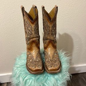 Like new!!! Beautiful girls Corral cowgirl boots size 2.5.